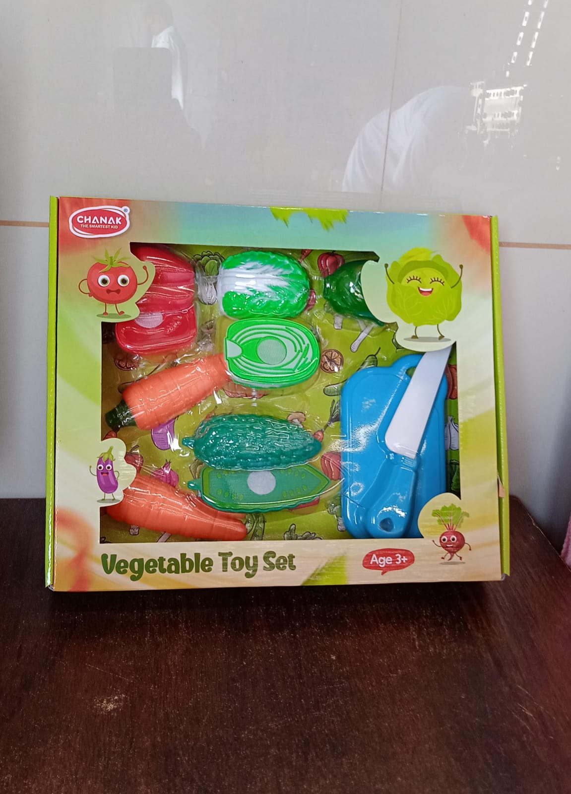 Realistic slice-able fruits and vegetables cut in 2 part play toy set Realistic slice-able fruits and vegetables cut in 2 part play toy set